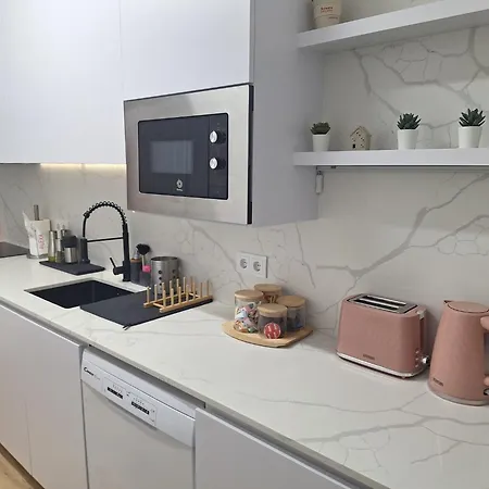 Golden Wave Apartment *